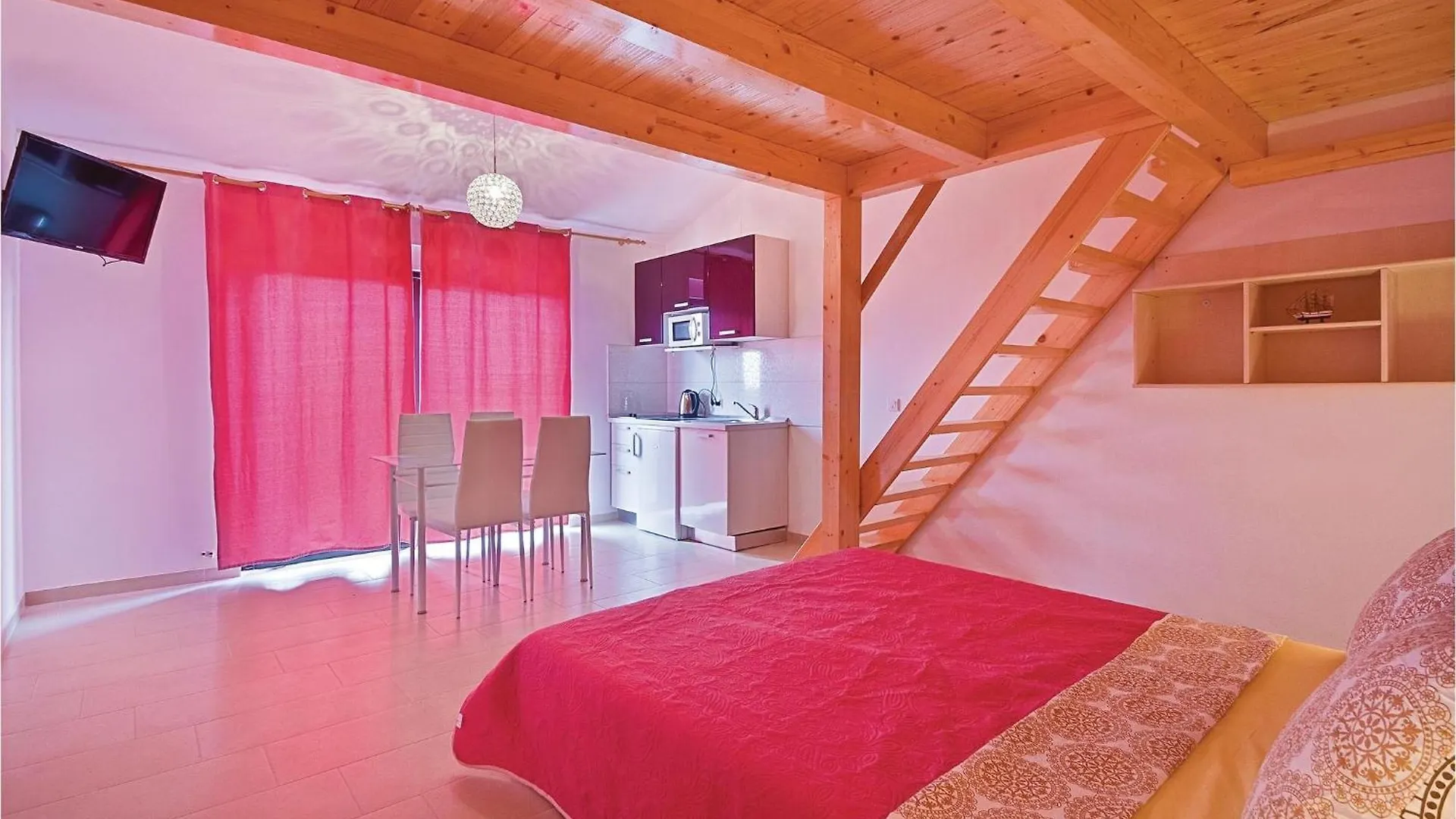 1 Bedroom Lovely Apartment In Пула