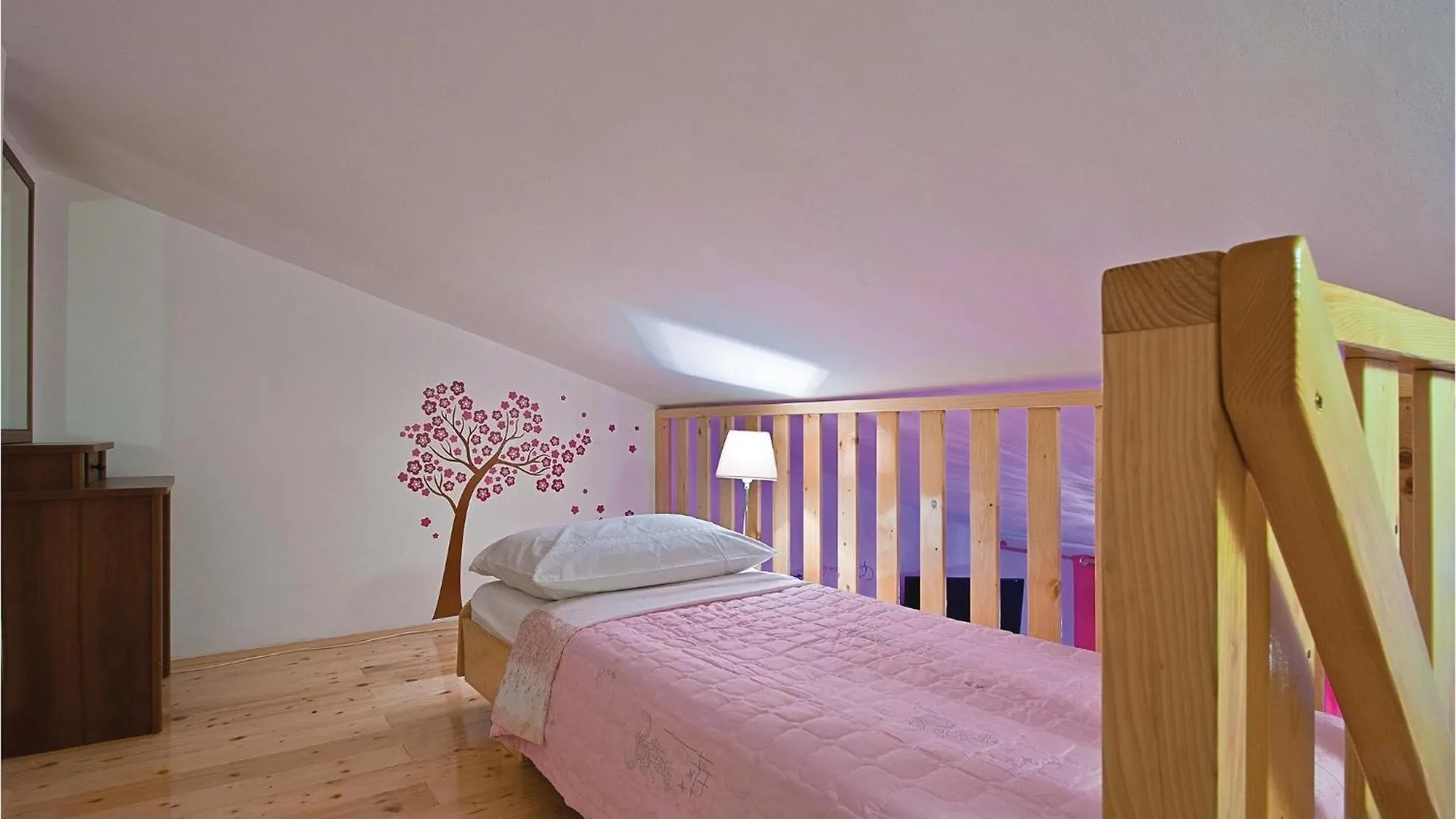 1 Bedroom Lovely Apartment In بولا